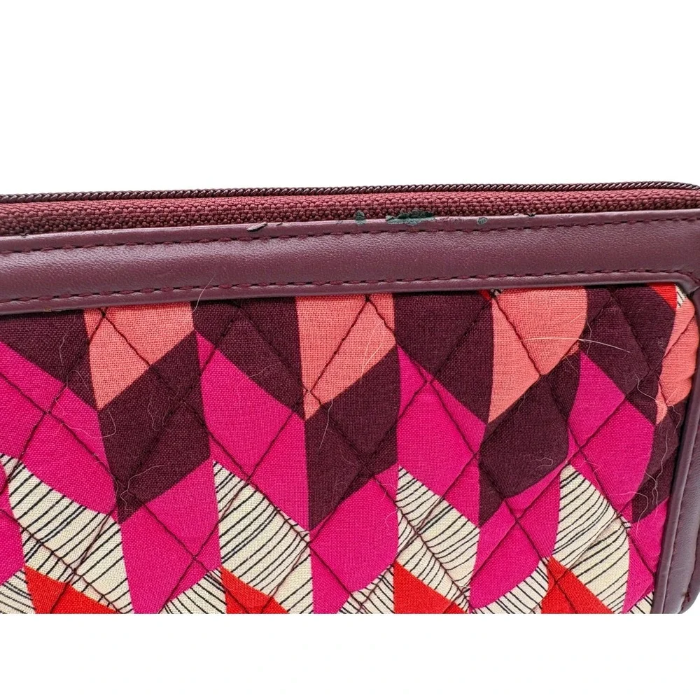 Vera Bradley Wristlet Wallet Womens OS Pink New Geometric Quilted All In One‎